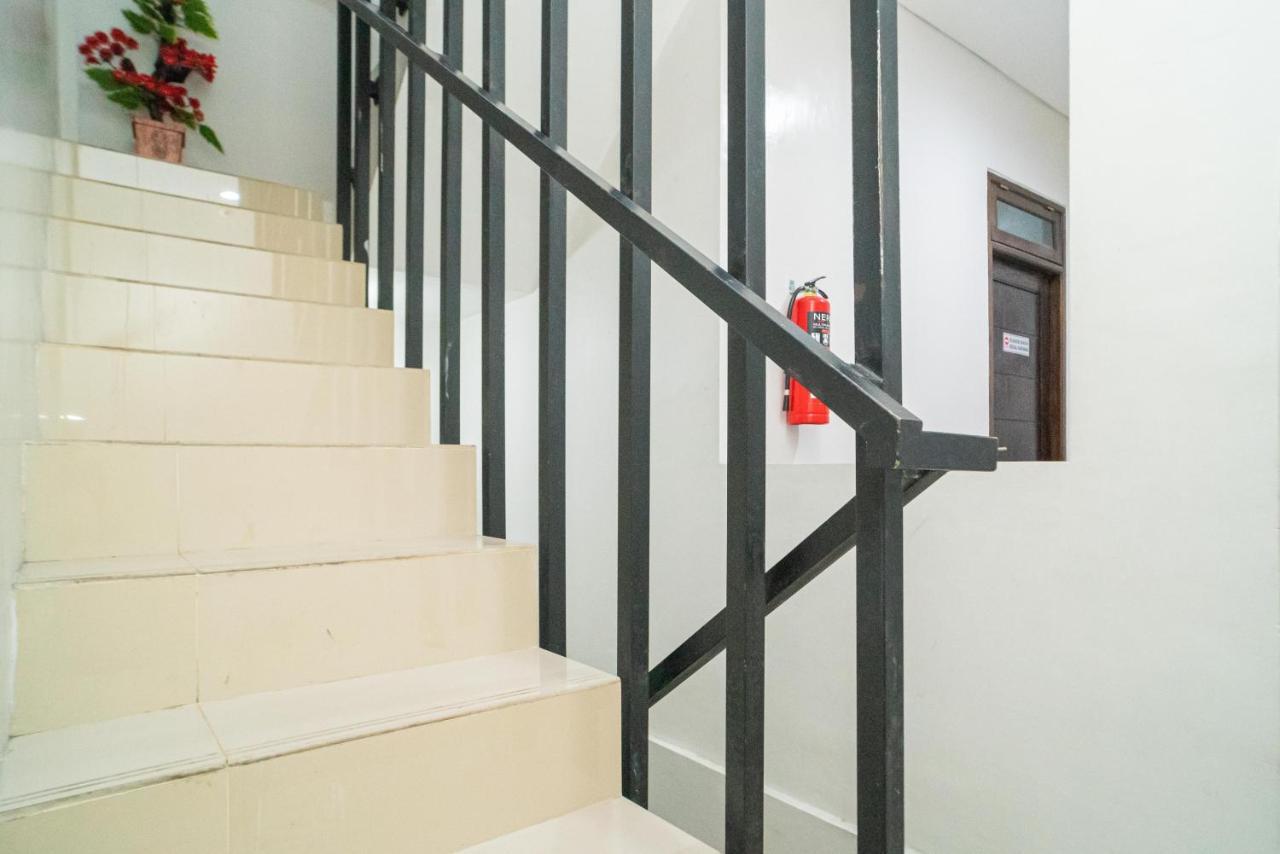 Reddoorz At Merr Rungkut Jl Gunung Anyar Gununganjar Exterior photo
